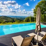 Vista panoramica della Locanda del Pilone sulle colline delle Langhe
