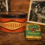 Panetto di gianduia e vasetto di Nutella a confronto