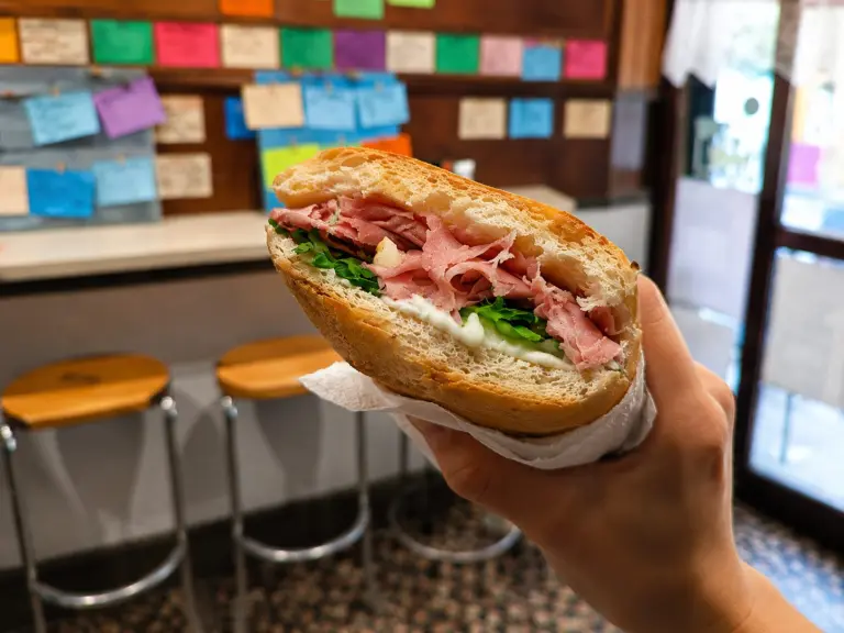 L'interno della paninoteca Dalla Zita a Padova con il caratteristico muro ricoperto di cartellini che raccontano oltre 200 panini diversi