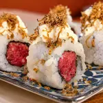 Roll di Sushi Umbro preparati con Chianina, pecorino di Norcia e tartufo nel ristorante di Perugia.