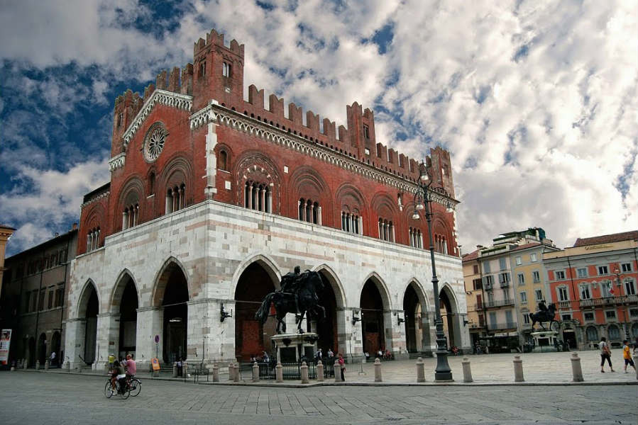 Piacenza, piazza Cavalli - foto di Meteo Emilia Romagna