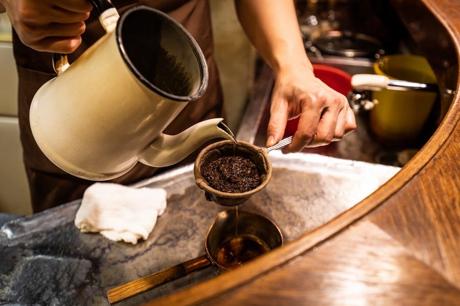 Caffè filtro in una kissaten giapponese