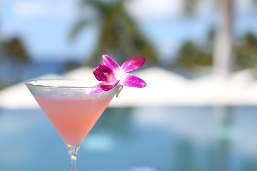 cocktail rosa in coppa martini