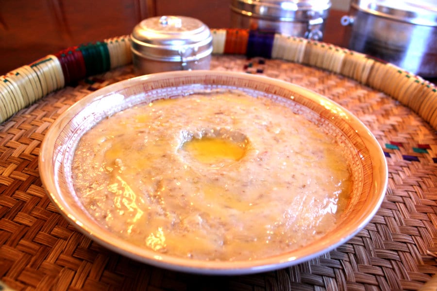 Harees, zuppa a base di carne e grano. Piatto tipico degli Emirati Arabi