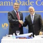 Presidente Cuccia e Presidente Padron consegna dono MDC 3