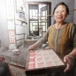 Preparazione dei dolci di riso a Ni Zhai Casa dei Dolci di Xitang villaggio sullacqua in Cina