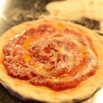 Gusto in scena 2015_Ciro Salvo_Pizza con pomodori pelati agricola paglione parmigiano 36 mesi e un filo di olio extra a crudo