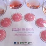 La tovaglietta di assaggio con i bicchieri di rosato di Italia in Rosa 2019