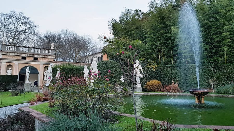 Fontane e statue nel giardino di Palazzo Pfanner