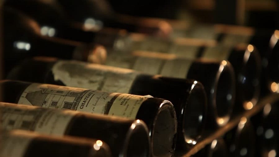 Nuovo calo per l'export di vini e alcolici francesi. Champagne a +7,8%, male il Bordeaux. Record di vendite negli Usa mentre la Cina arranca