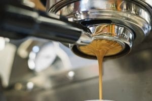 Come si fa un buon caffè espresso al bar. 7 passaggi fondamentali
