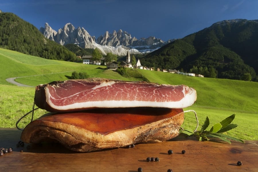 Festa dello Speck in Val di Funes e Mercato del Pane a Bressanone. Consigli di viaggio per un weekend tra botteghe del gusto