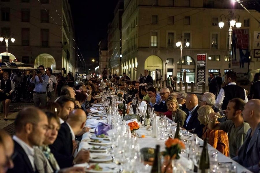 Settembre di solidarietà in cucina: la Cena dei Mille a Parma, la Charity Night di Firenze, l’Ischia Safari