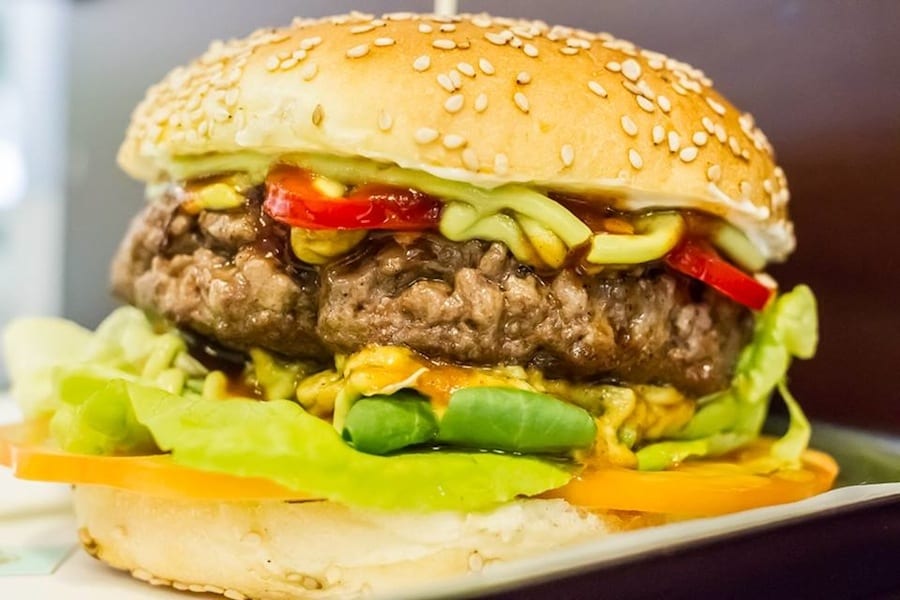 Fast food kasher in 6 mosse. Come l'hamburger diventa consentito (e goloso)