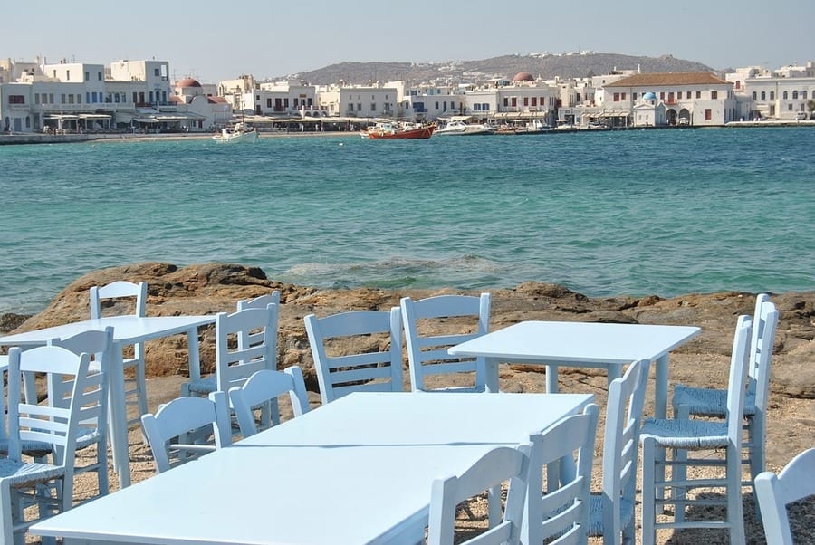 Guide to eating well in the Cyclades Islands. Santorini, Mykonos and Paros
