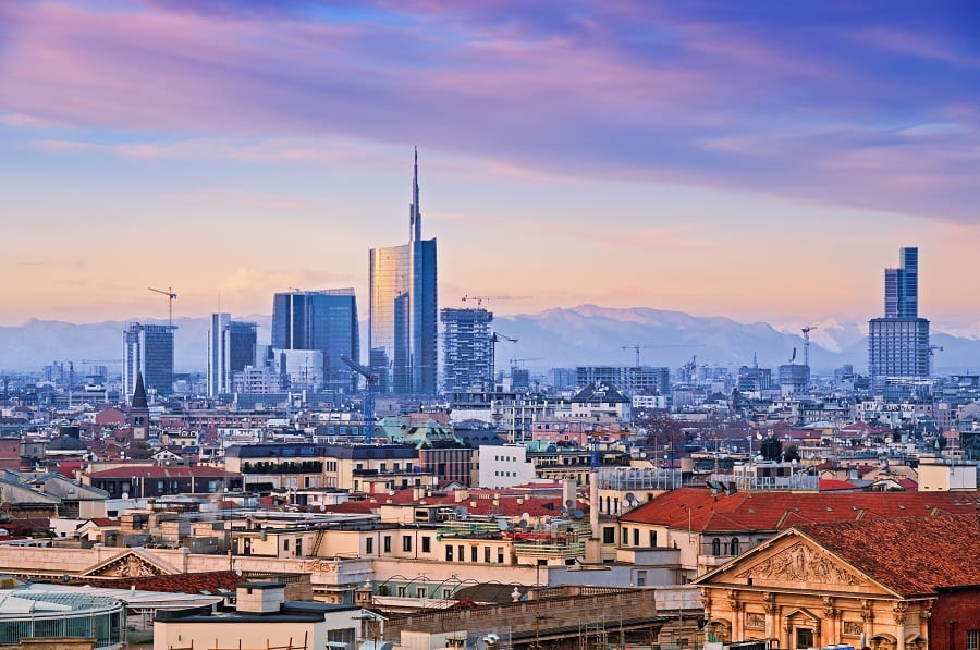 Veduta di Milano con i nuovi grattacieli sullo sfondo