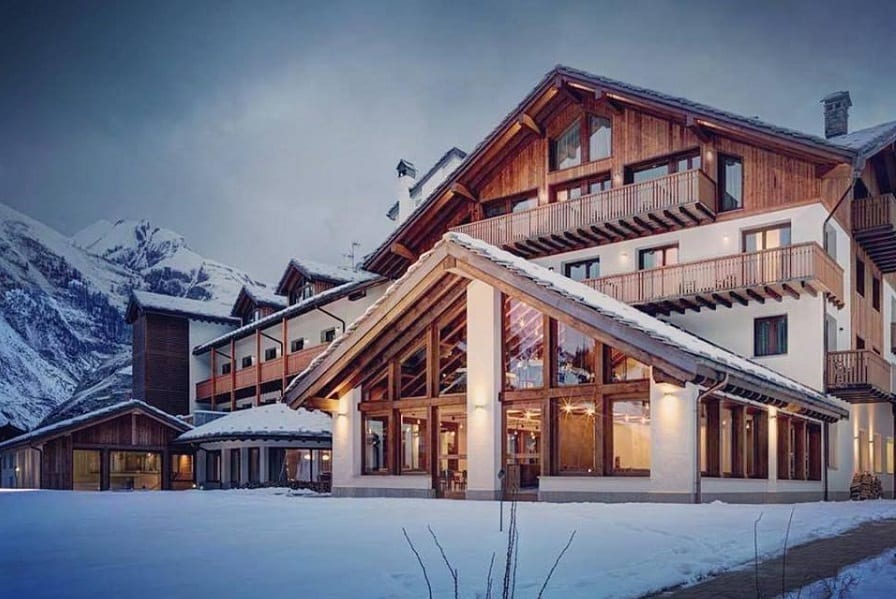 L'hotel Montana Lodge di la Thuile in inverno