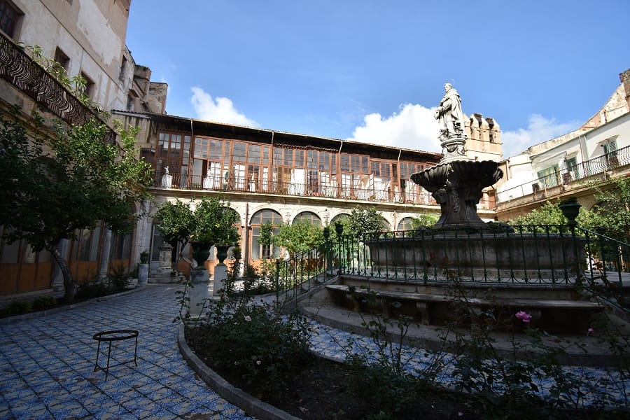 Il chiostro del convento di Santa Caterina, Palermo