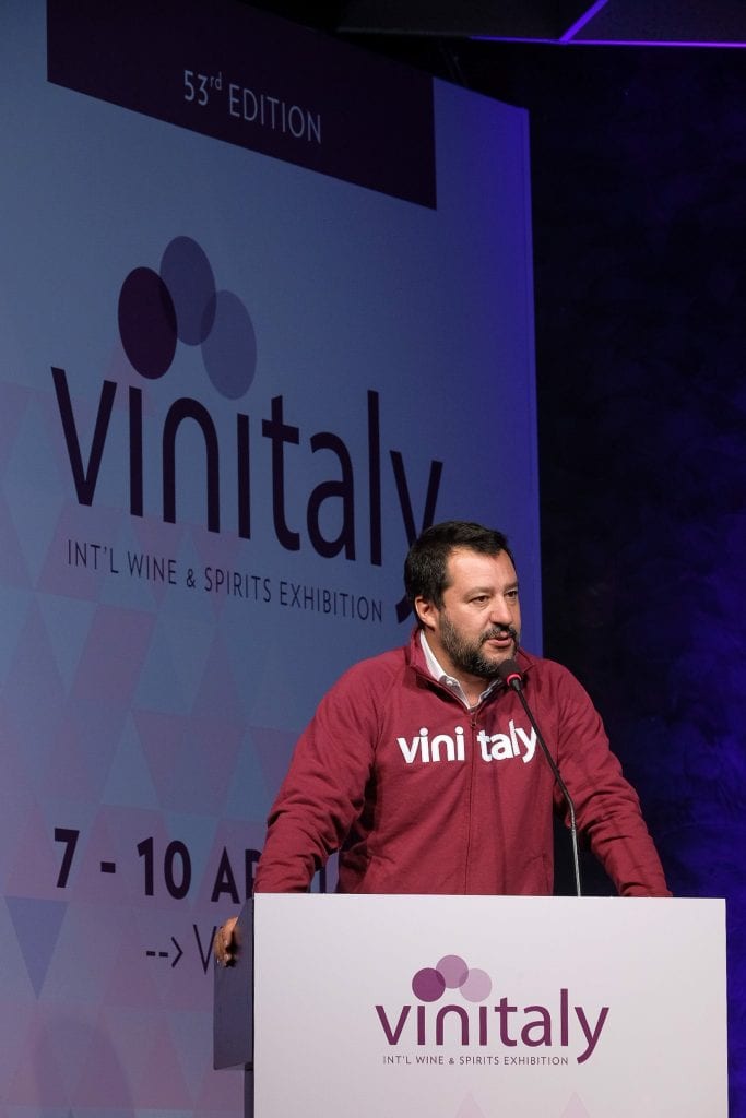 Matteo Salvini con la felpa di Vinitaly